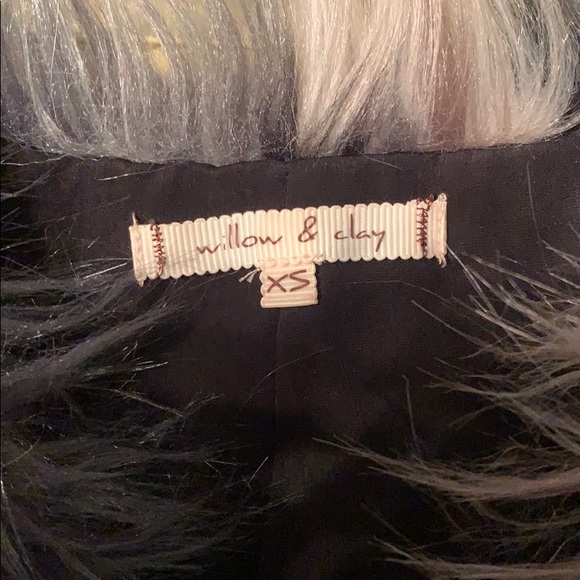 Willow&Clay mint condition plush faux fur coat - Picture 2 of 5